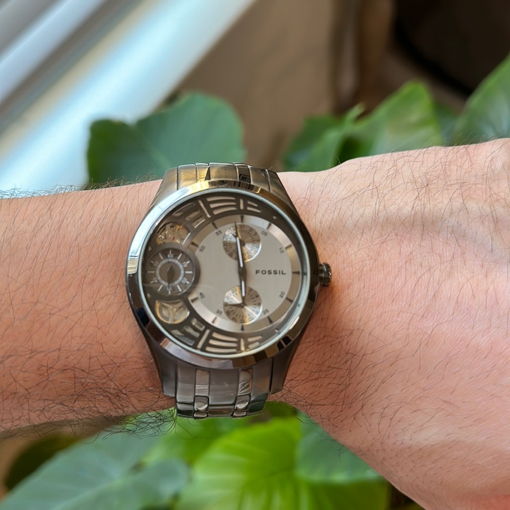 Fossil watch. Used. Great condition. Does not have working battery.